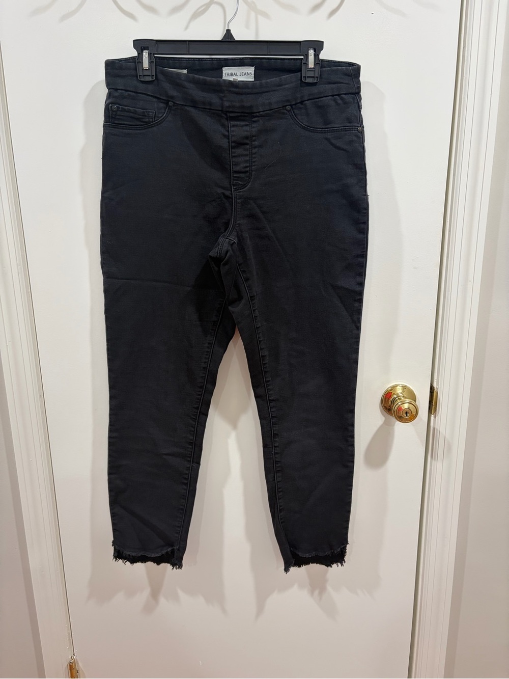 Women’s Black Frayed Hem Jeggings